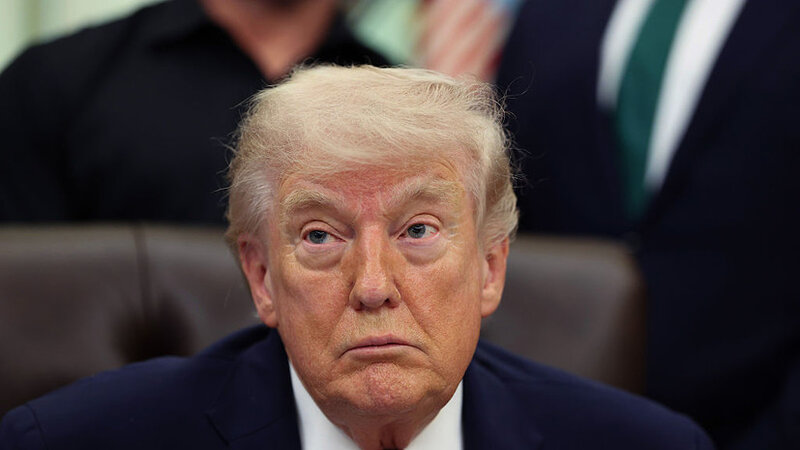 Tramp fikir ayrılıqlarına görə Ukraynadakı səfiri geri çağırır