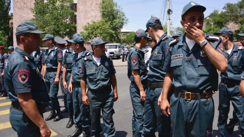 Karapetyanın ofisində axtarış: