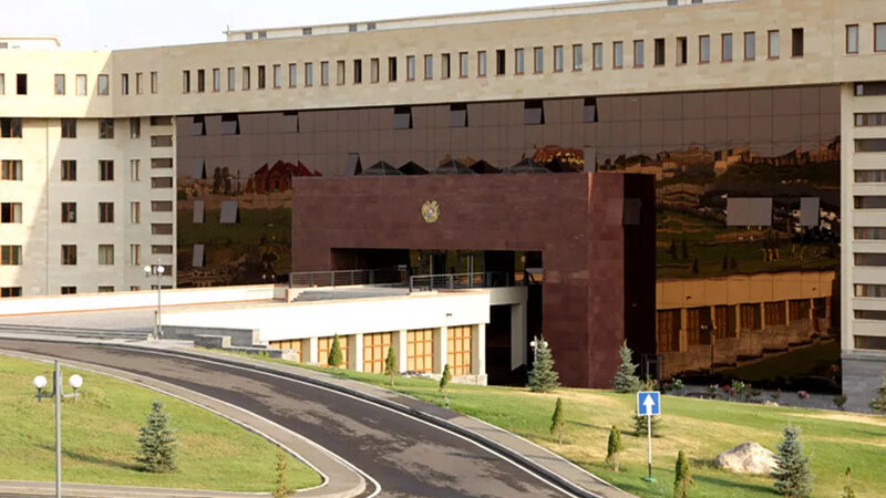 Ermənistan müdafiə nazirinin keçmiş müavininə qarşı ittiham irəli sürülüb