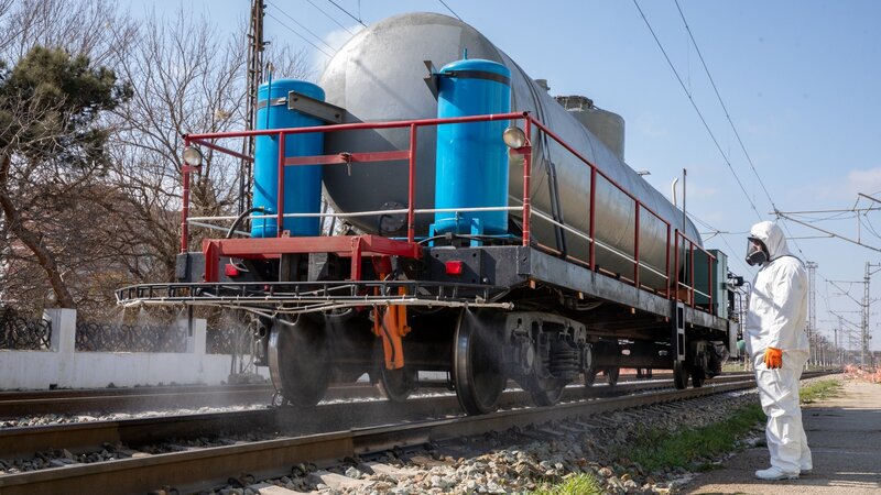 Dəmir yolu zolaqlarında alaq otlarına qarşı mübarizə aparılır