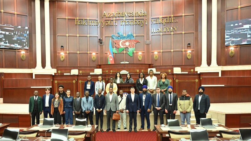 Beynəlxalq gənclər forumunun bir qrup iştirakçısı Milli Məclisdə olub