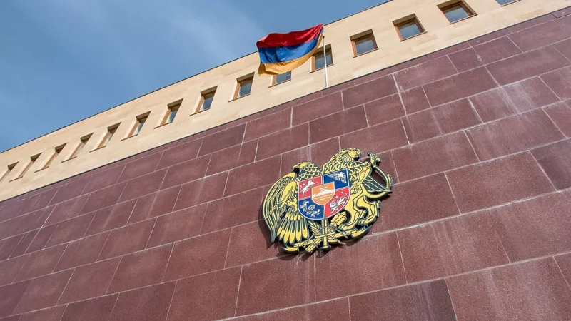 Ermənistanın Antikorrupsiya Komitəsi xaricdəki vətəndaşlarına xəbərdarlıq etdi