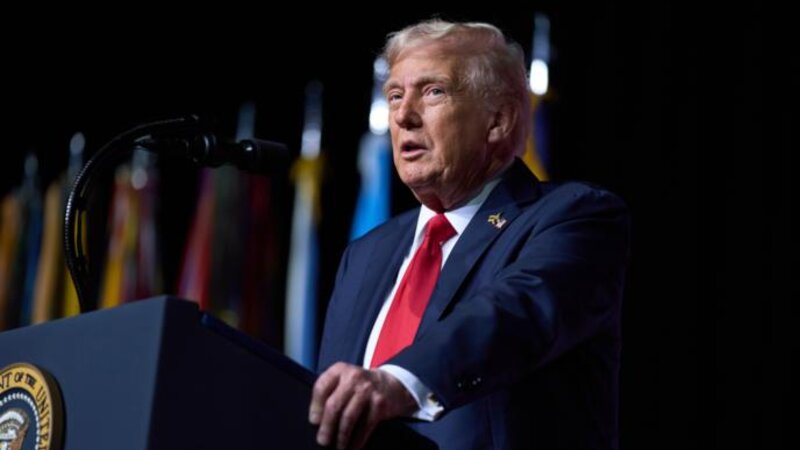 Tramp: Almaniya kansleri dağılmış ölkəsinin xilasına daha çox vaxt sərf etməlidir