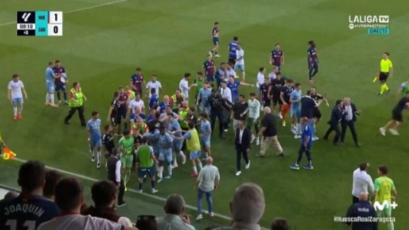 Rəqibini yumruqlayan qapıçıya ağır cəza -