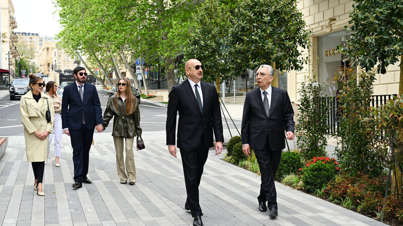 Prezident İlham Əliyev Bakının İslam Səfərli küçəsinin yenidənqurmadan sonra açılışında iştirak edib