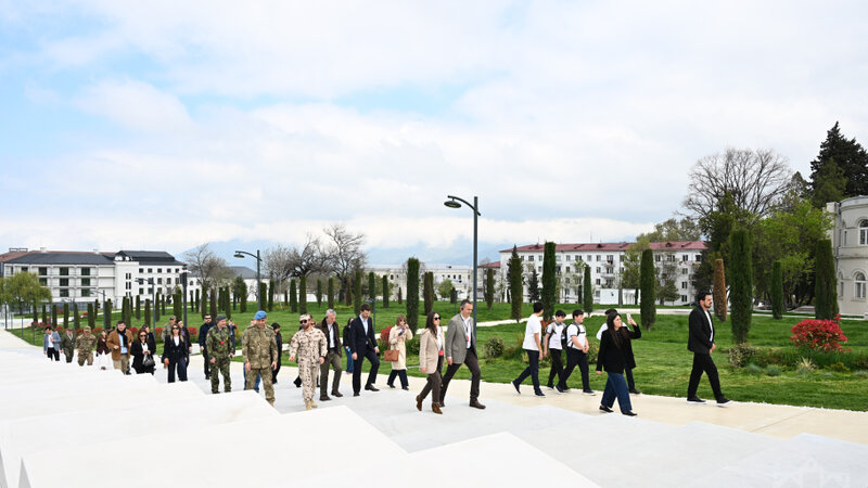 Diplomatik korpusun nümayəndələri Xankəndi Zəfər parkına gediblər
