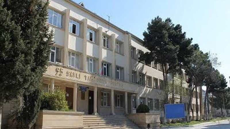95 nömrəli məktəbdə şagirdə şiddət göstərən müəllim tənbeh olundu