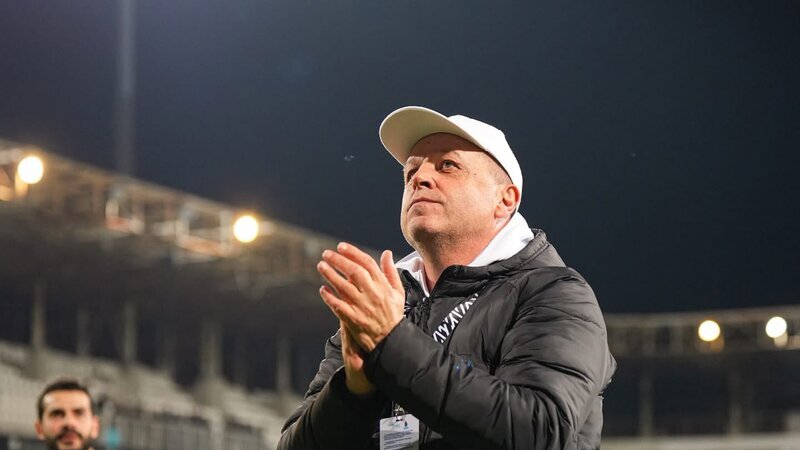 “Futbolçularımla konfilikt yaşadığımı deyirlər” - “Neftçi”nin baş məşqçisi