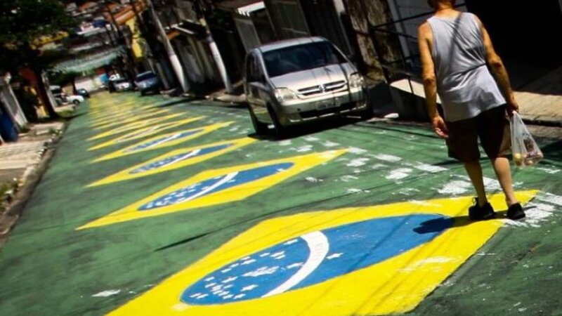 Braziliyada 13 yaşlı şəxs məktəbə silahlı hücum edib:
