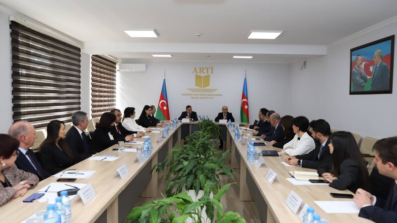 Təhsil İnstitutuna akkreditasiya haqqında şəhadətnamə təqdim edilib