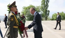 Latviya Prezidenti qondarma erməni soyqırımı abidəsində