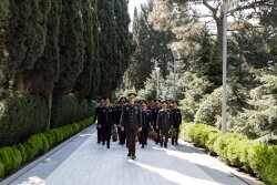 DİN-in şəxsi heyəti Ulu Öndər Heydər Əliyevin məzarını ziyarət etdi -
