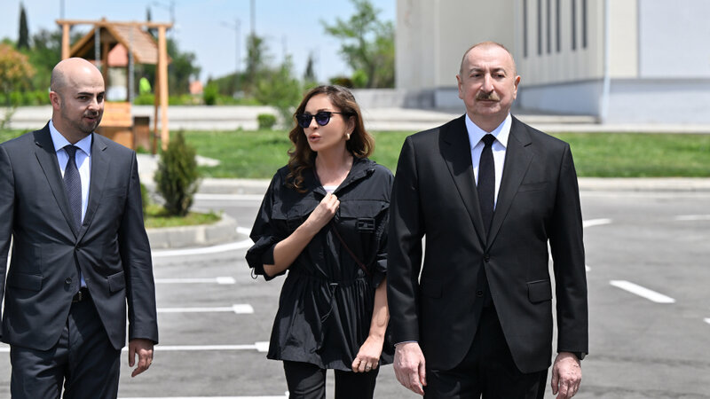 İlham Əliyev və Mehriban Əliyeva Şükürbəyli kəndində fərdi evlərdə yaradılmış şəraitlə tanış olublar