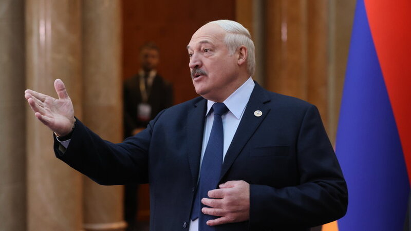 Lukaşenko: Putin məni görmək istəməsəydi də Moskvaya gələrdim