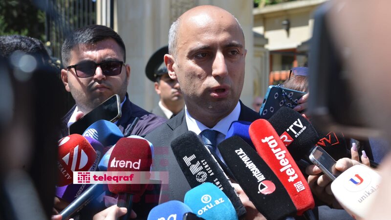 Emin Əmrullayev: Ucqar kənd məktəblərinin birləşdirilməsi təhlil olunur