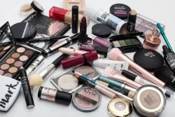 Sabunçuda marketdən kosmetik ləvazimatlar oğurlandı