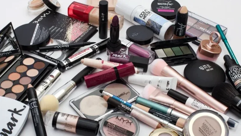 Sabunçuda marketdən kosmetik ləvazimatlar oğurlandı