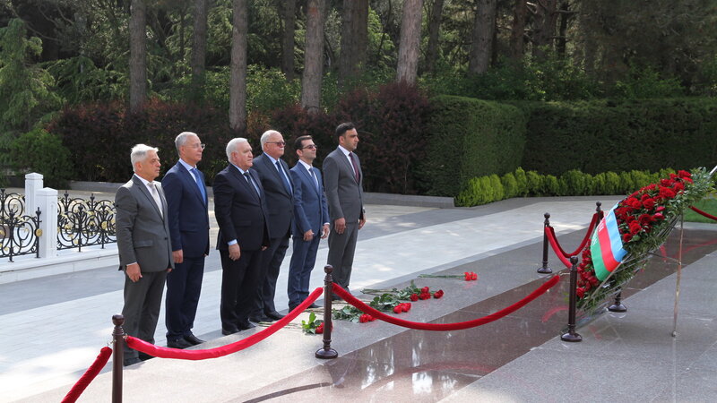 Konstitusiya Məhkəməsinin sabiq sədr müavini və daha 6 hakim Vəkillər Kollegiyasına üzv oldu -