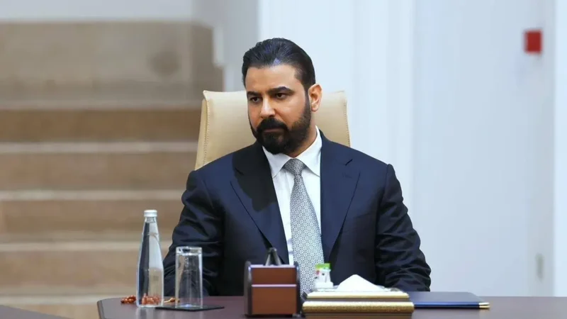 İraqın yeni Baş naziri vəzifəsinin icrasına başladı