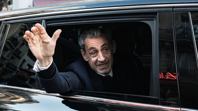 Fransa prokurorluğu şərti azadlıqda olan Sarkoziyə 7 il həbs cəzası istəyib