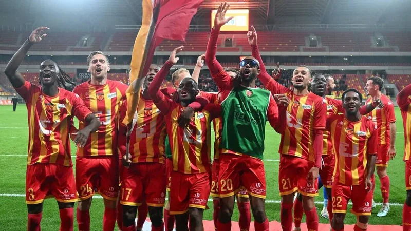 16 ildən sonra Liqa 1-ə qayıtdılar