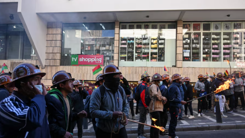 Boliviyada mədənçilərlə polis toqquşdu: