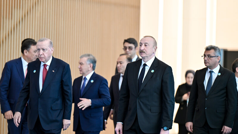İlham Əliyev və TDT-nin qeyri-rəsmi Zirvə görüşünün digər iştirakçıları Türk Sivilizasiyası Mərkəzinin təməlqoyma mərasimində iştirak etdilər