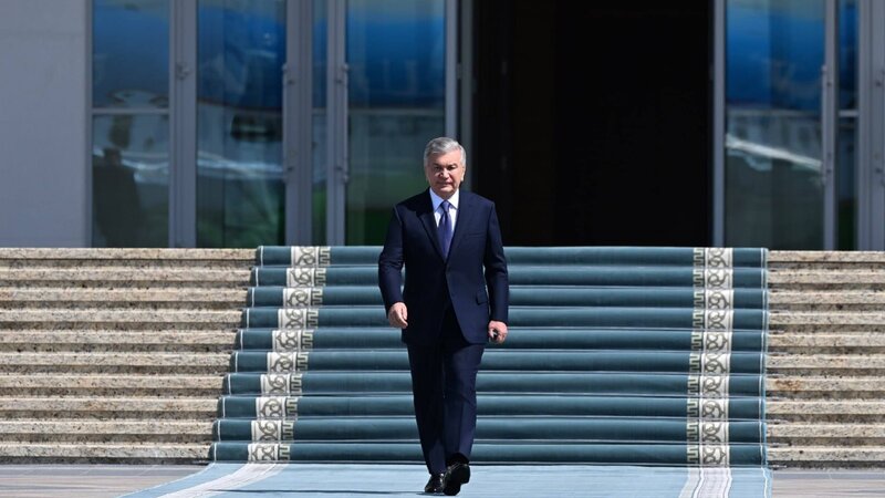 Şavkat Mirziyoyev Qazaxıstanda səfərdədir
