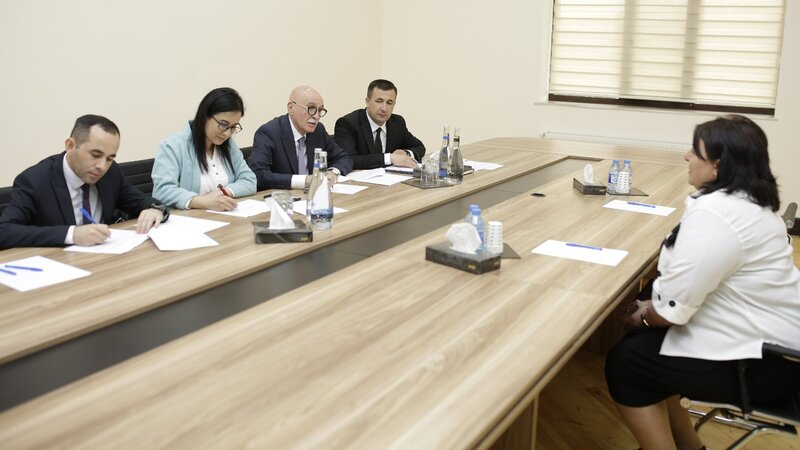 Nazir müavini Firudin Qurbanov Tovuzda təhsil ictimaiyyəti ilə görüşüb