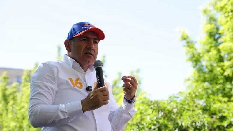 Parlament sədri Köçəryan və Sərkisyanı Ermənistan Baş nazirini öldürməyə cəhddə ittiham etdi