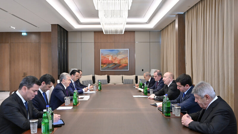 Prezident İlham Əliyev Özbəkistan Prezidenti Şavkat Mirziyoyevlə görüşdü