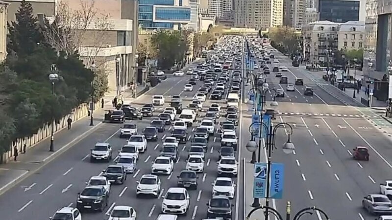 Bakının bu küçələrində sıxlıq var -