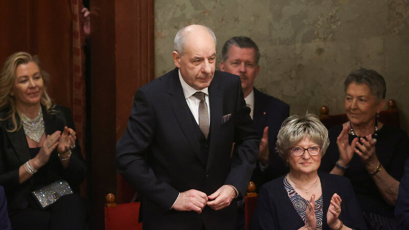 Macarıstan Prezidenti vaxtından əvvəl istefa verməkdən imtina etdi