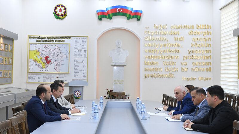 Dövlət Komitəsində AzQAC və IFRC Azərbaycan nümayəndəliyinin əməkdaşları ilə görüş keçirilib -