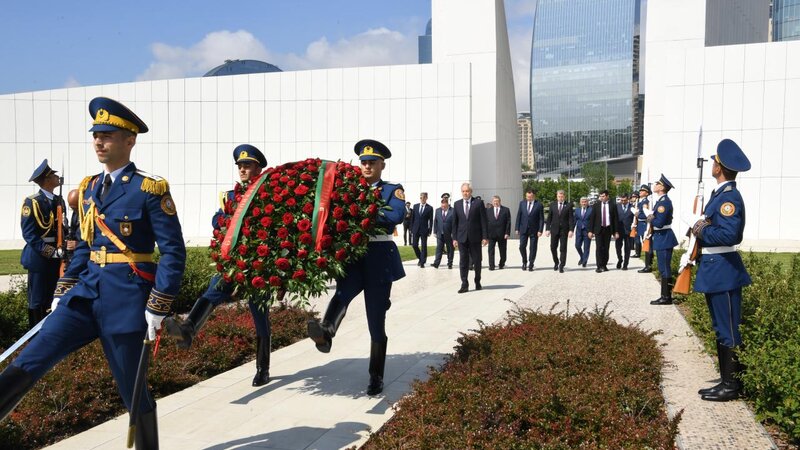 Belarus Milli Assambleyasının Nümayəndələr Palatasının sədri Fəxri xiyabanı və Zəfər parkını ziyarət edib