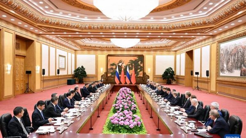Putin Si Cinpinlə danışıqlara başlayıb -