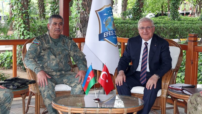 Azərbaycan və Türkiyə müdafiə nazirləri görüşdü -