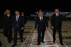 Baş nazir Əli Əsədov Türkmənistana səfər edib