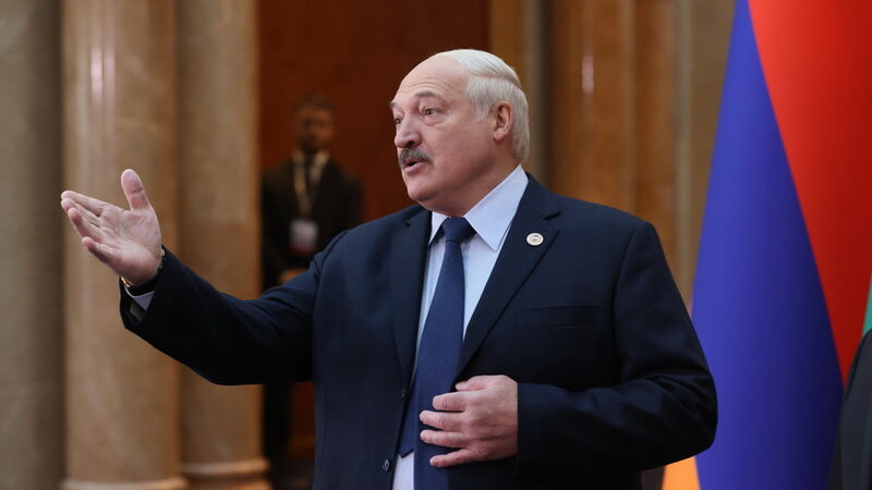 Lukaşenko: Zelenskinin açıqlamalarına reaksiya vermirəm