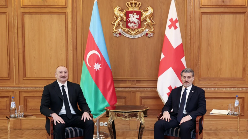 İlham Əliyev gürcüstanlı həmkarını təbrik etdi