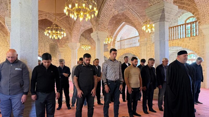 Şuşada Yuxarı Gövhər Ağa məscidində bayram namazı qılındı -