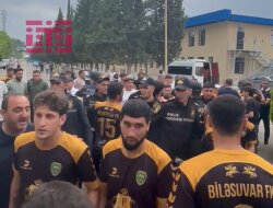 Azərbaycan çempionatında futbolçular və azarkeşlər arasında dava düşdü -