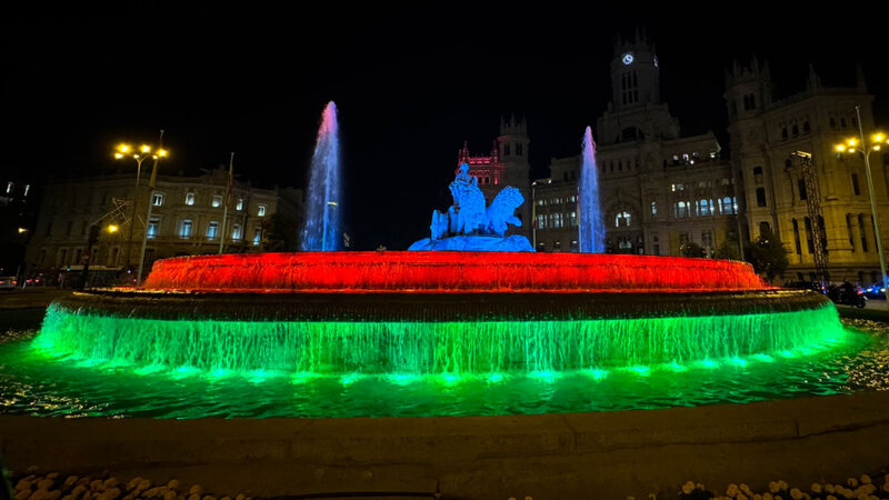 Madridin “Cibeles” fəvvarəsi Azərbaycan Bayrağı rənglərində işıqlandırıldı