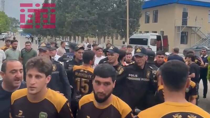 Azərbaycan çempionatında futbolçular və azarkeşlər arasında dava düşdü -