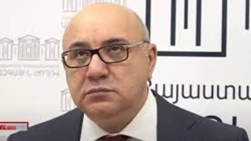 Səfir Qurgen Arsenyan təcili Moskvaya geri qayıdıb