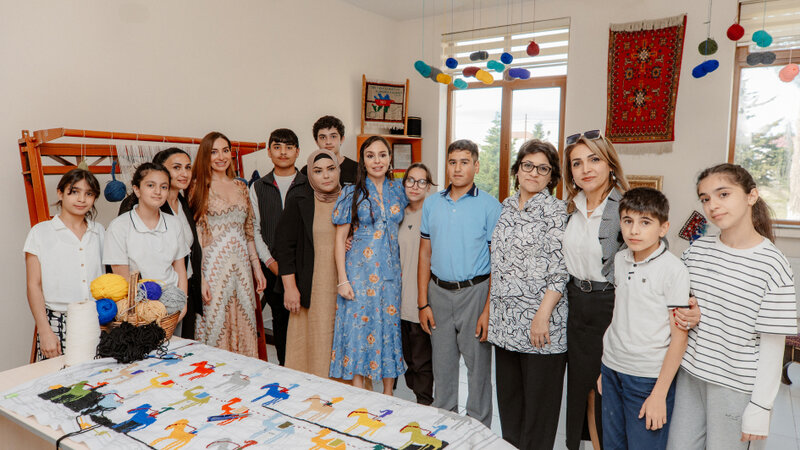 Leyla Əliyeva və Arzu Əliyeva 11 nömrəli inteqrasiya təlimli internat tipli ümumtəhsil məktəbində olublar