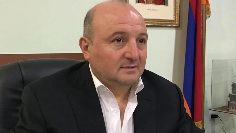 Gümri meri hakimiyyəti ələ keçirmək cəhdində ittiham olunur