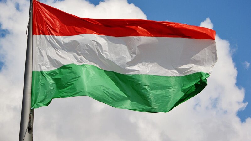 Macarıstan Gürcüstan və Ermənistan vətəndaşlarına iş vizalarının verilməsini dayandırdı