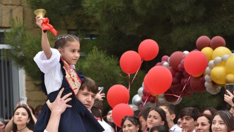 Bu il I və XI sinfi bitirən şagirdlərin sayı açıqlandı
