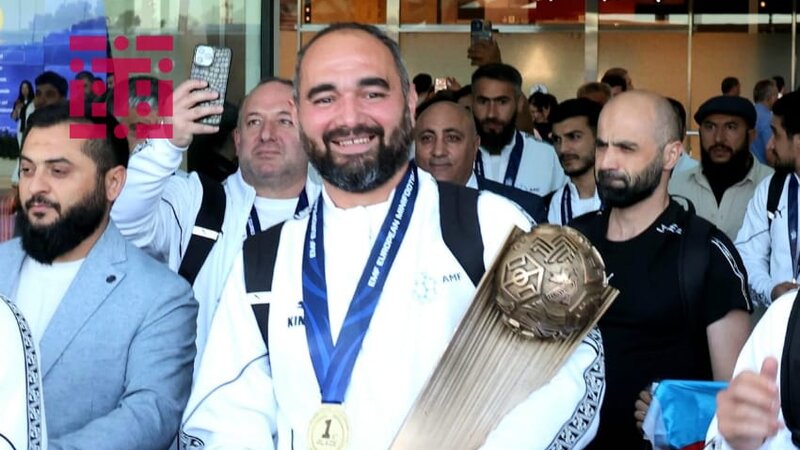 Avropa çempionatının qalibi olan Azərbaycan milli komandası Vətənə qayıtdı - FOTO